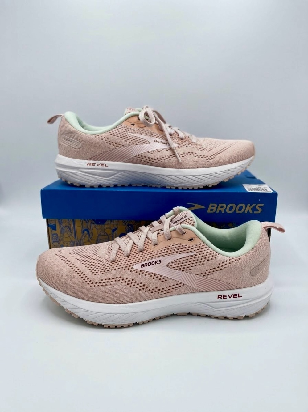 Brooks Revel 6 Peach Whip Pink Running Shoes Women’s Size 9.5 B EU 4
